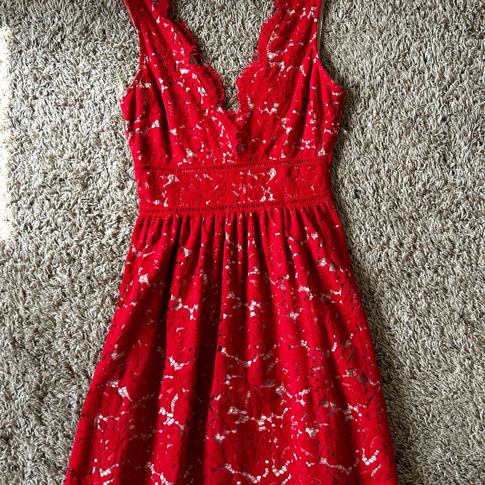 Red sleeveless lace dress